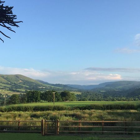ホテル The Royston Llanbrynmair エクステリア 写真